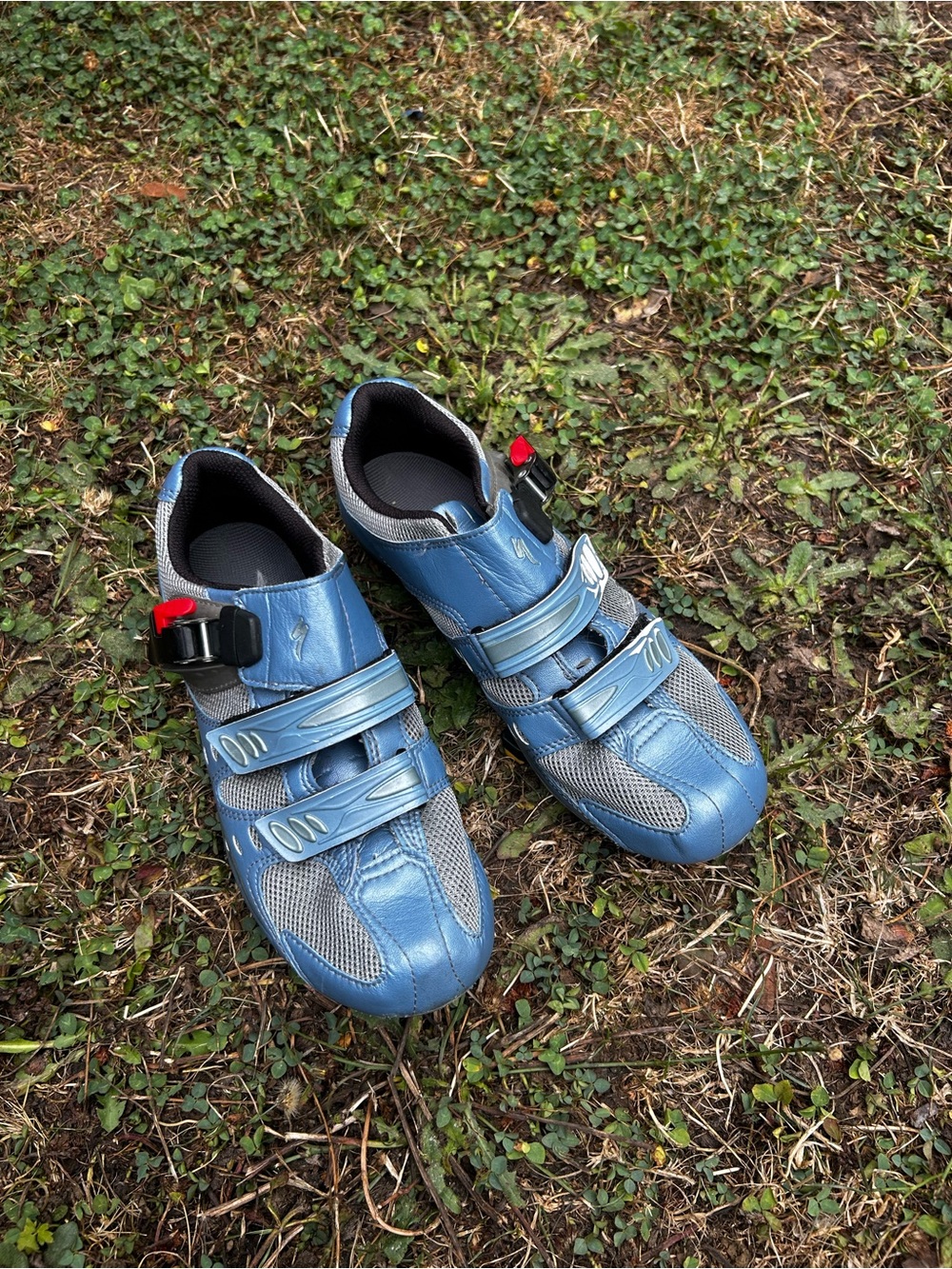 Blue Cycling Shoes with Secure Ratchet Closure
